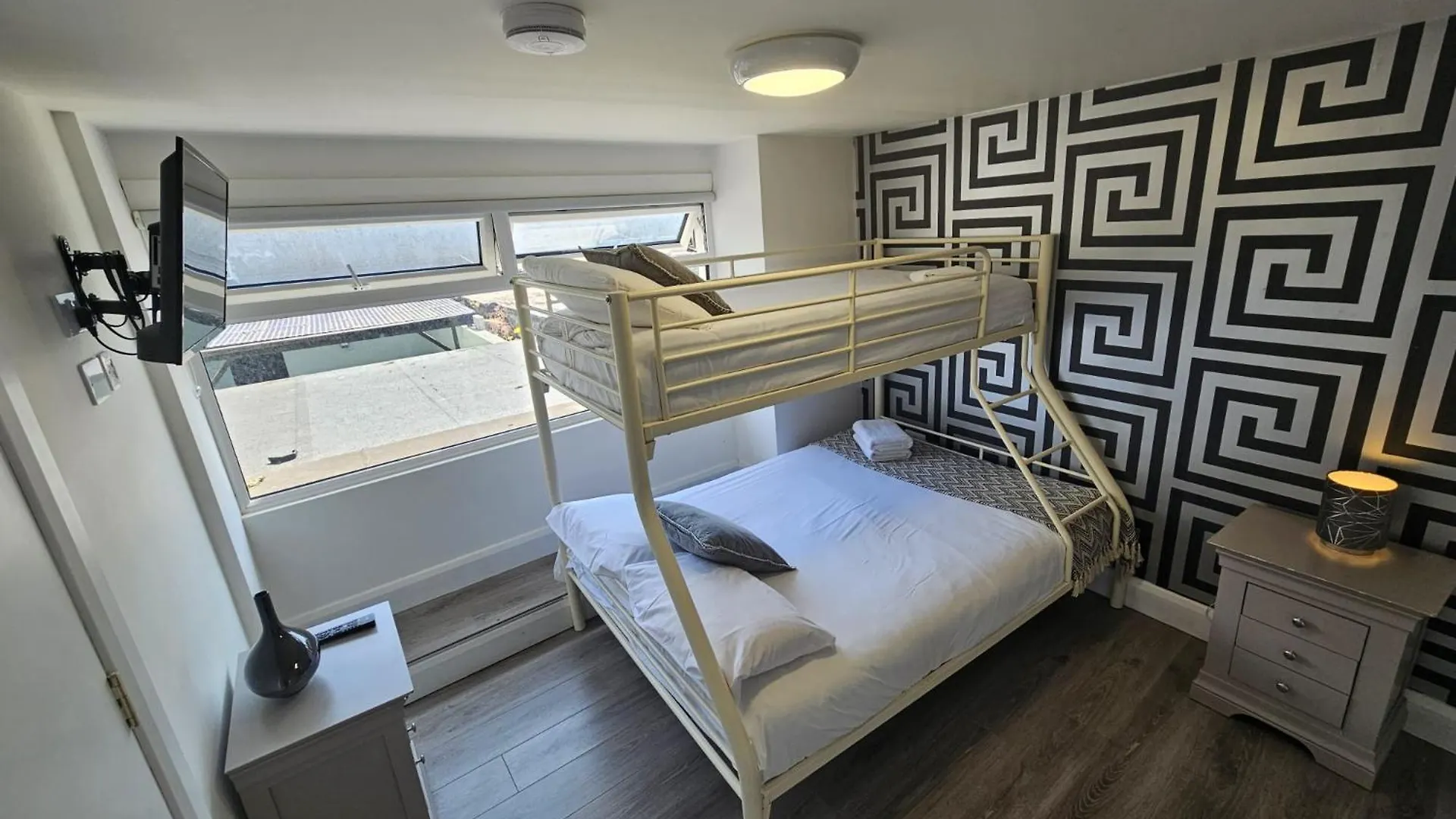 Stylish City Centre Hideaway & Private Hot Tub Galway İrlanda
