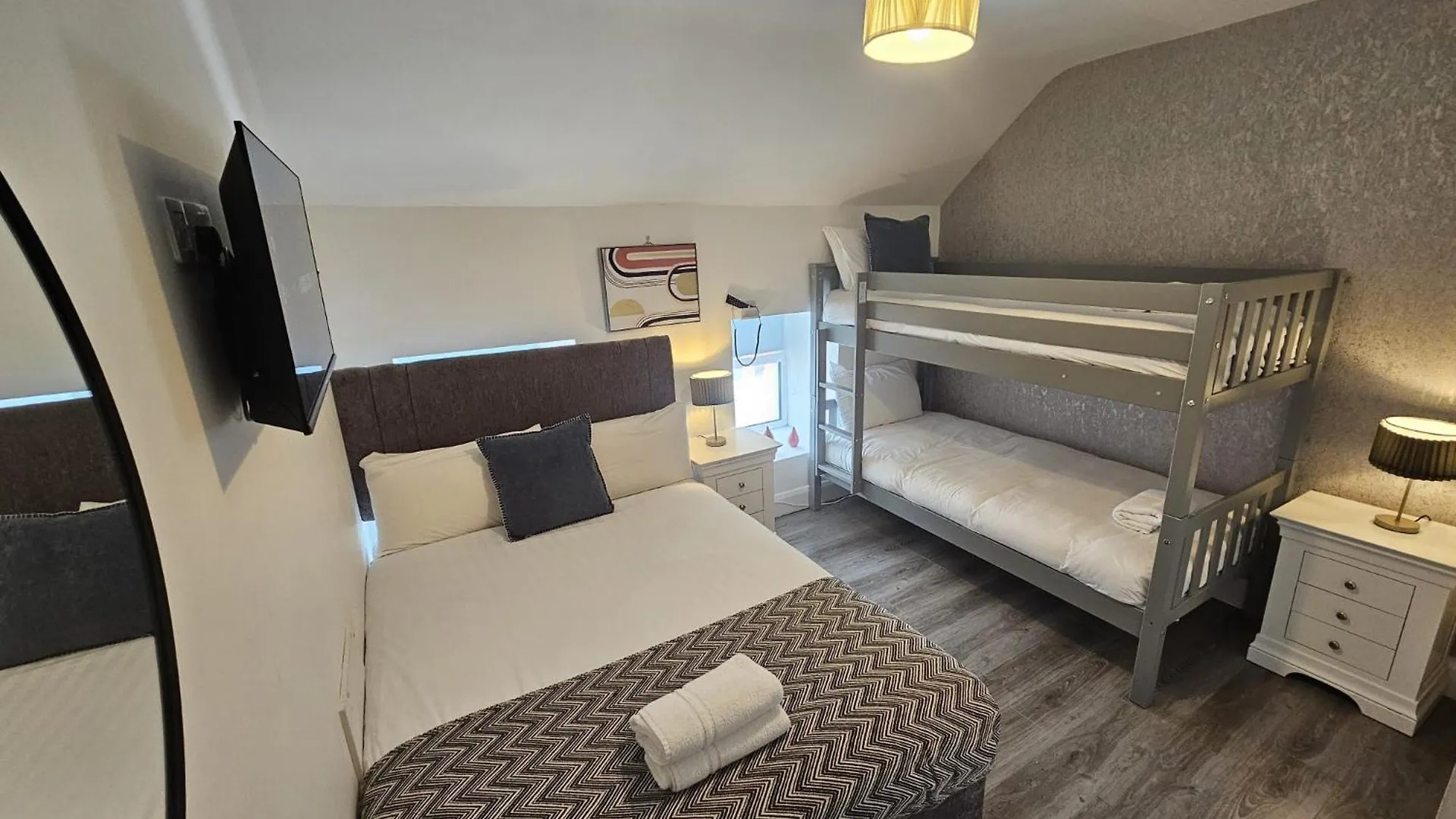 Daire Stylish City Centre Hideaway & Private Hot Tub Galway