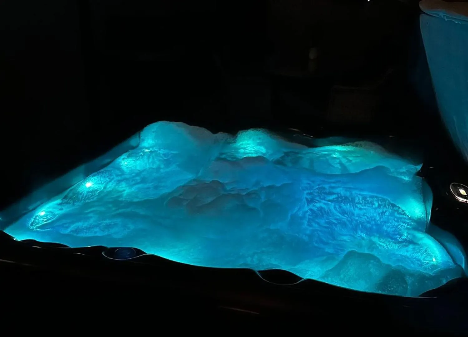Stylish City Centre Hideaway & Private Hot Tub Galway
