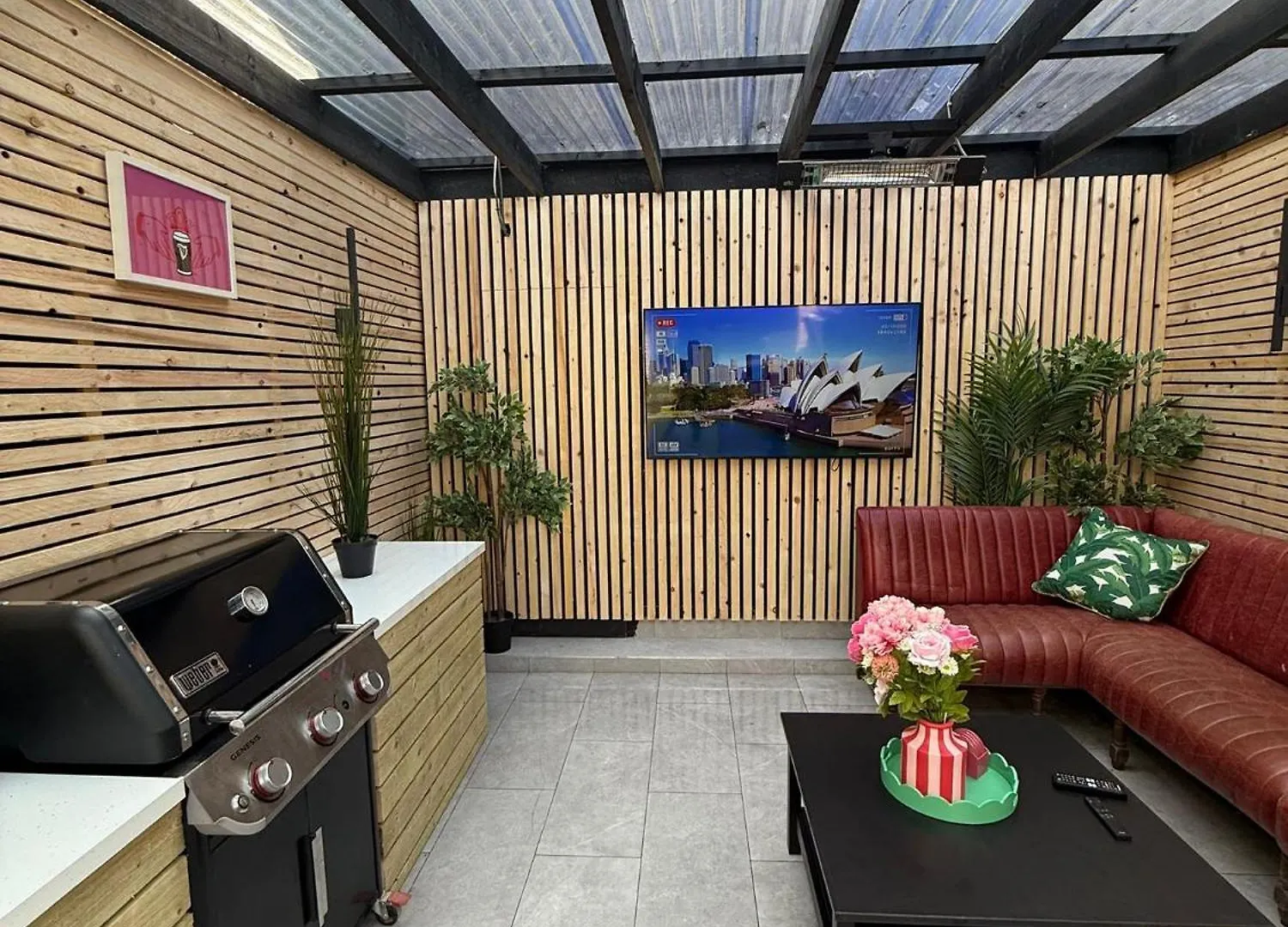 Stylish City Centre Hideaway & Private Hot Tub Galway 0*,