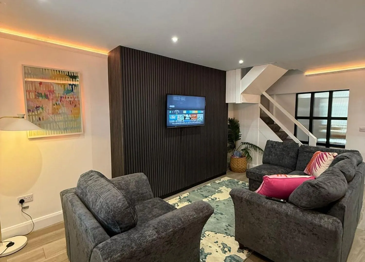 Stylish City Centre Hideaway & Private Hot Tub Galway