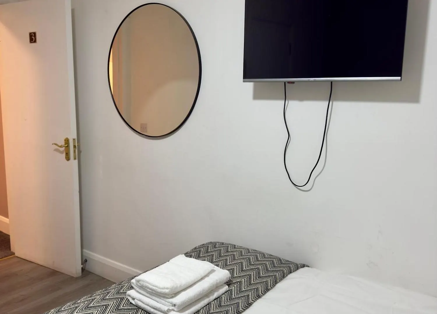 Stylish City Centre Hideaway & Private Hot Tub Galway Ireland