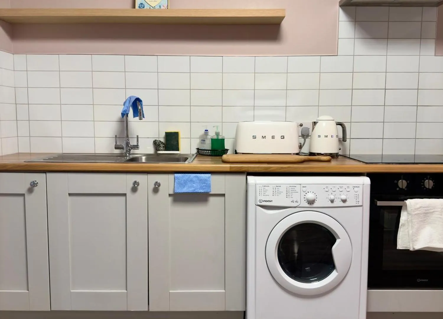 Stylish City Centre Hideaway & Private Hot Tub Galway Ireland
