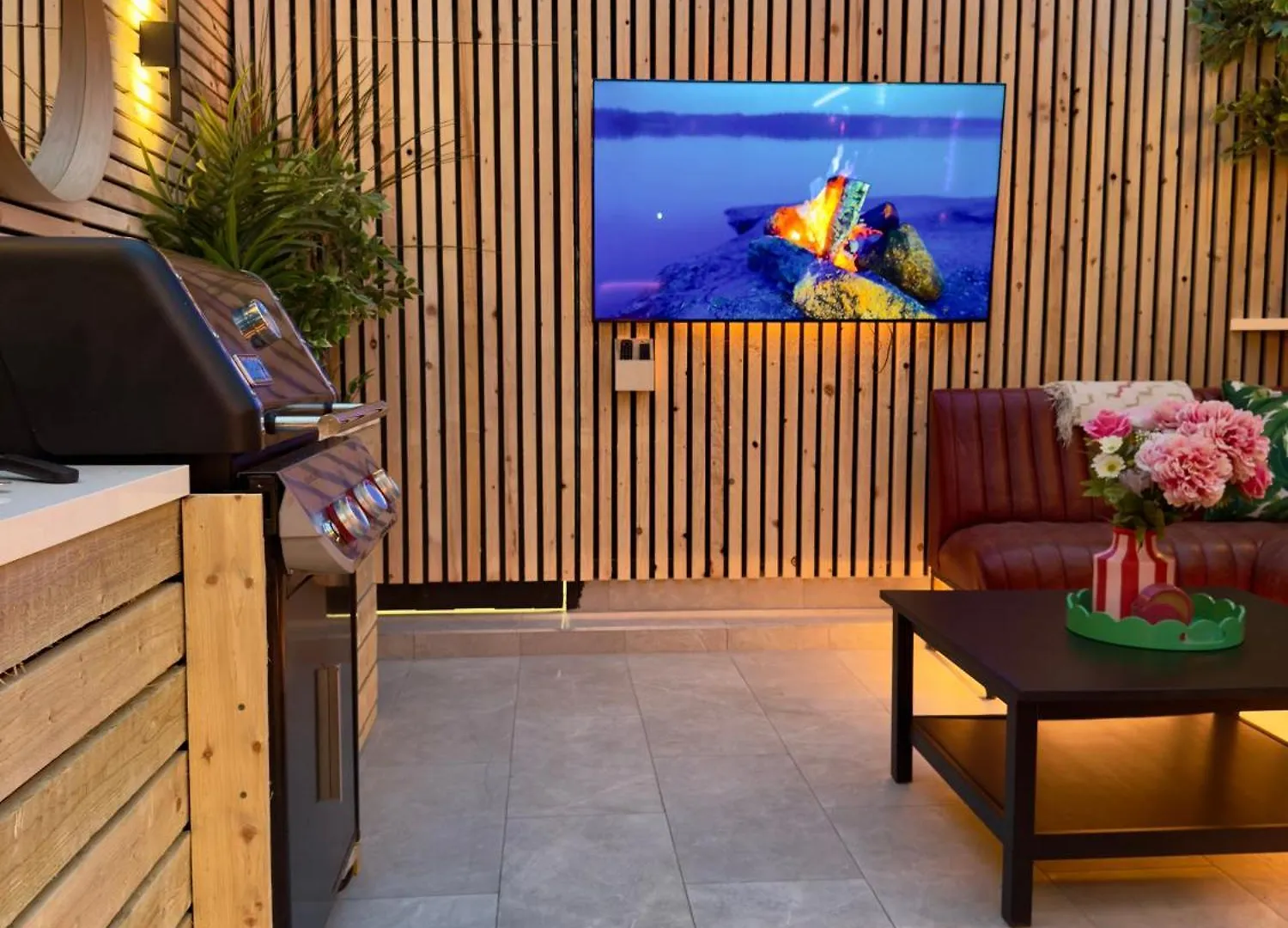 Apartment Stylish City Centre Hideaway & Private Hot Tub Galway Ireland